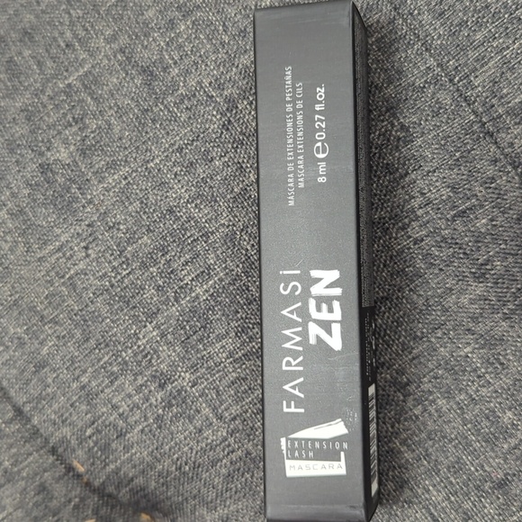 Mascara. Brand new. Highly pigmented. - Picture 2 of 3